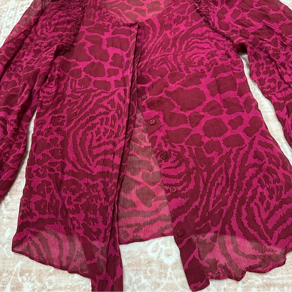 100% Silk PAIGE Animal Print Button Up Blouse - Picture 5 of 9